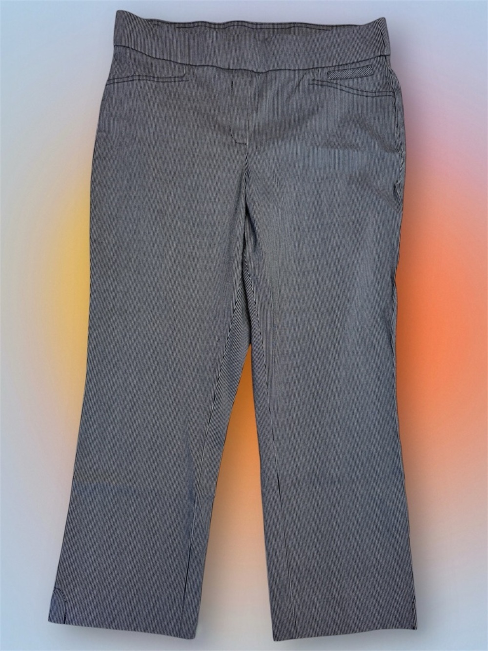 Anne Klein Black And White Pinstripe Pull-On Capris Sz 8
